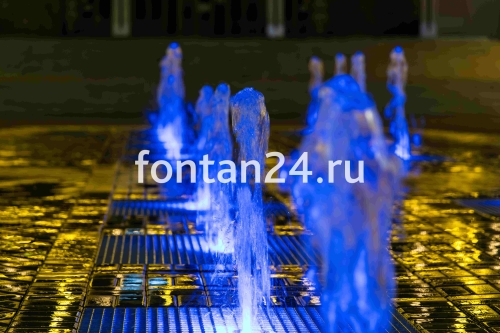 Фонтан в районе здания государственного цирка